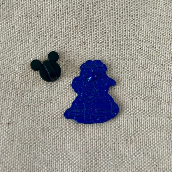 Disney Vacation Club Mickey Disney Trading Pin (2018) - Picture 2 of 2